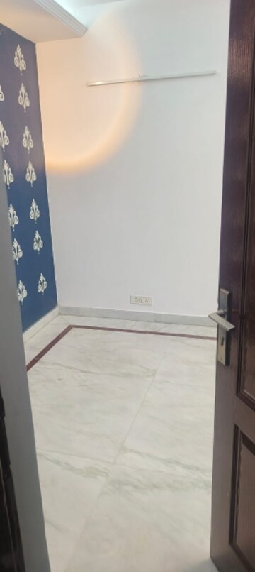 Room in 2 BHK Builder Floor at Palam Colony – for Rent