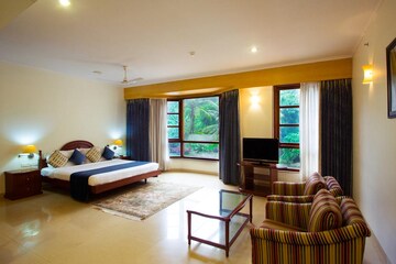 Room in 4 BHK Apartment at DLF The Camellias, Sector 42 – for Sale