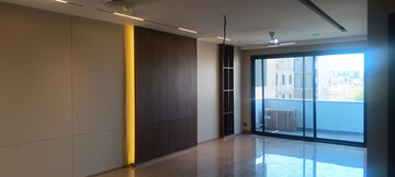 Room in 4 BHK Apartment at DLF The Camellias, Sector 42 – for Sale