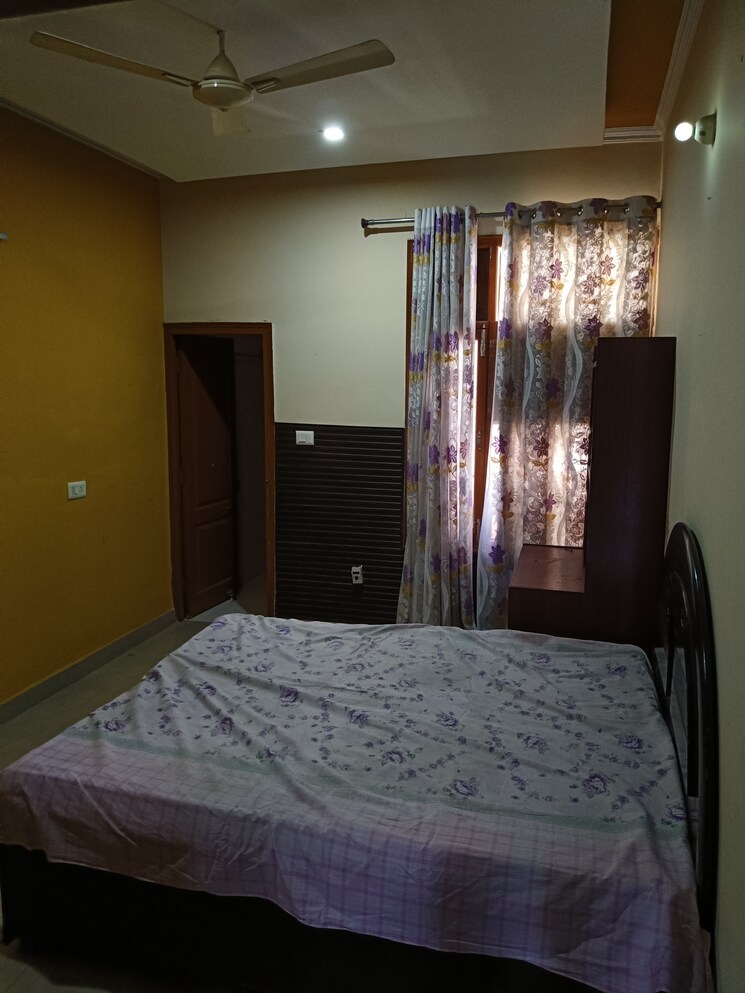 Bedroom, guru-nanak-enclave 3 Bedroom 1800 Sq.Ft. Builder Floor In Dhakoli Zirakpur 8430533