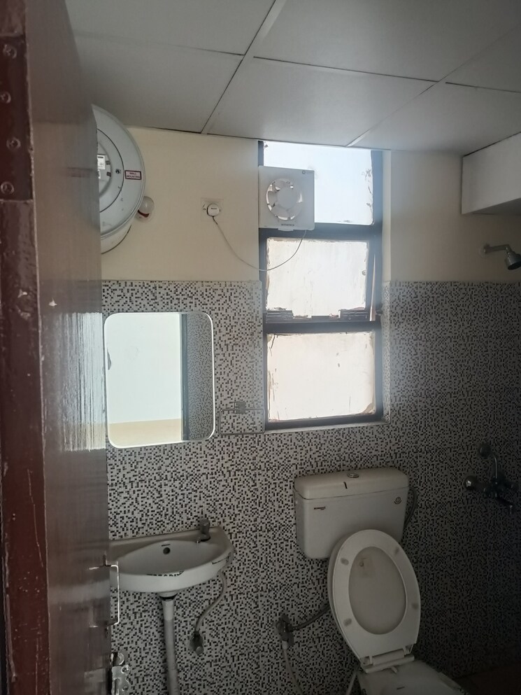 Bathroom, breez-global-heights 2 Bedroom 709 Sq.Ft. Apartment In Sohna Sector 33 Gurgaon 8430593