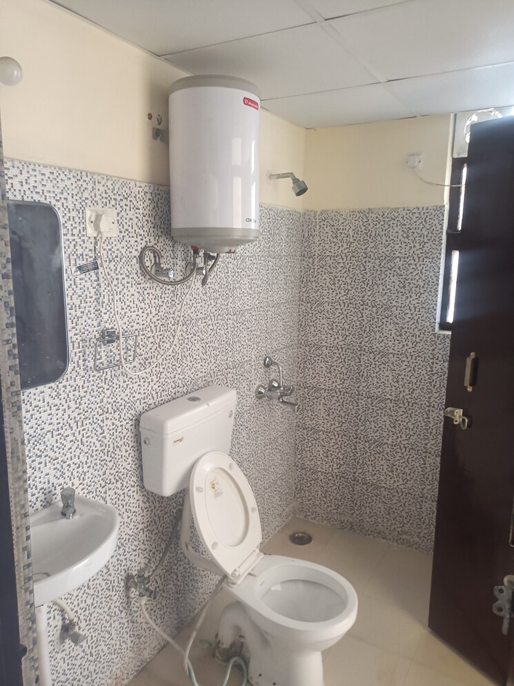 Bathroom, breez-global-heights 2 Bedroom 709 Sq.Ft. Apartment In Sohna Sector 33 Gurgaon 8430593