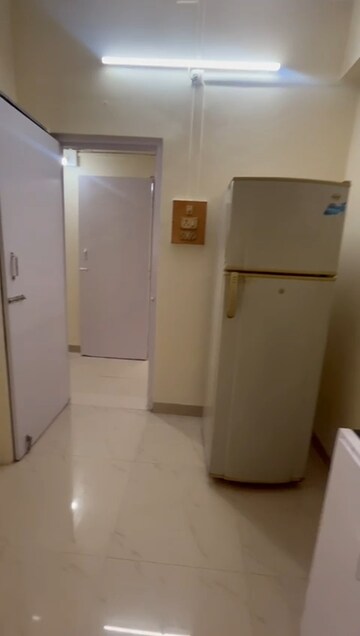 Room in 1 BHK Apartment at Vile Parle East – for Rent