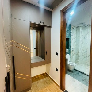 Building Lobby in 4 BHK Builder Floor at Huda Market, Sector 31 – for Sale