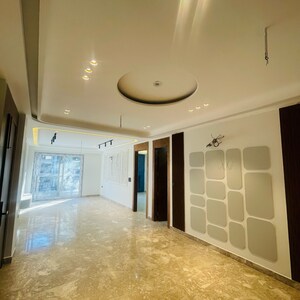 Room in 4 BHK Builder Floor at Huda Market, Sector 31 – for Sale