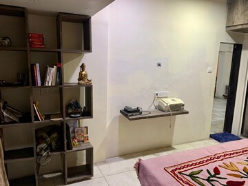 Furnished Amenities in 2 BHK Apartment at Juhu Jivan, Juhu – for Rent