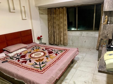 Bedroom in 2 BHK Apartment at Juhu Jivan, Juhu – for Rent
