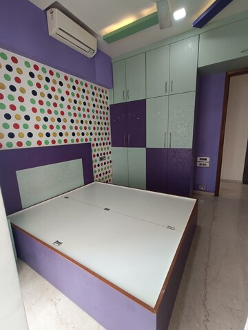Room in 3 BHK Apartment at Mauli Omkar, Malad East – for Rent