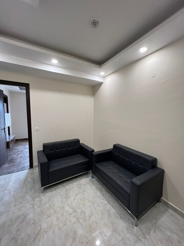 Living Room in 1 BHK Builder Floor at Ansal Sushant Apartments, Sushant Lok I – for Rent
