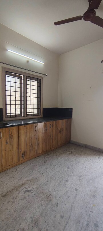 Room in 2 BHK Apartment at Begumpet – for Rent