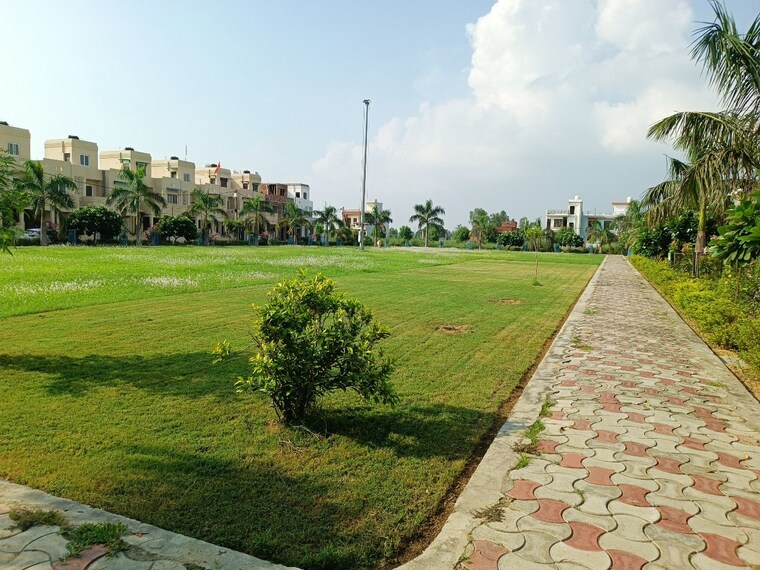 Garden, wing-lucknow-greens-villas 3 Bedroom 2200 Sq.Ft. Villa In Sultanpur Road Lucknow 8430881