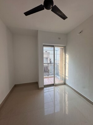 Room in 1 BHK Apartment at DB Realty Orchid Ozone, Dahisar East – for Sale