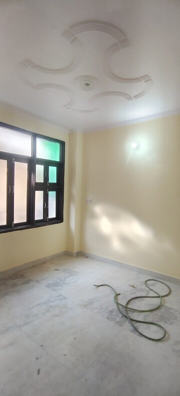 Room in 2 BHK Builder Floor at Dwarka Mor – for Rent