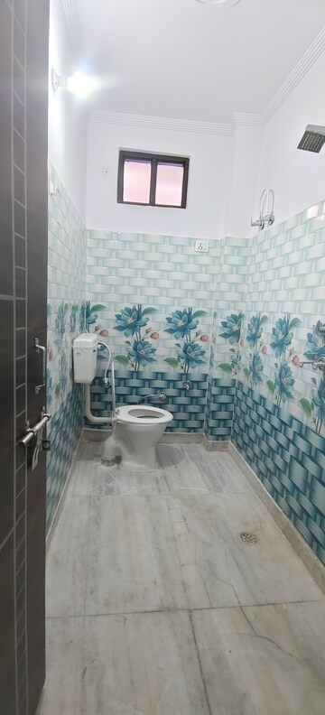 Bathroom in 1 BHK Builder Floor at Dwarka Mor – for Rent
