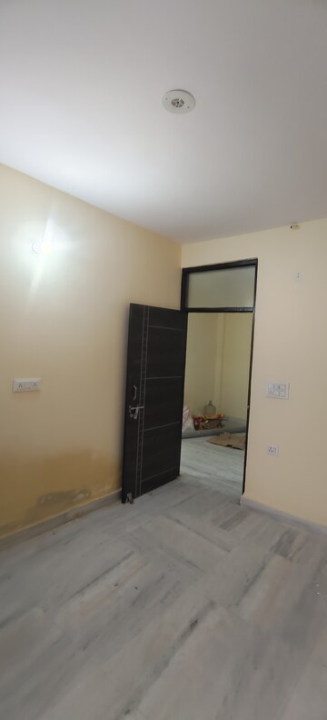 Room in 1 BHK Builder Floor at Dwarka Mor – for Rent