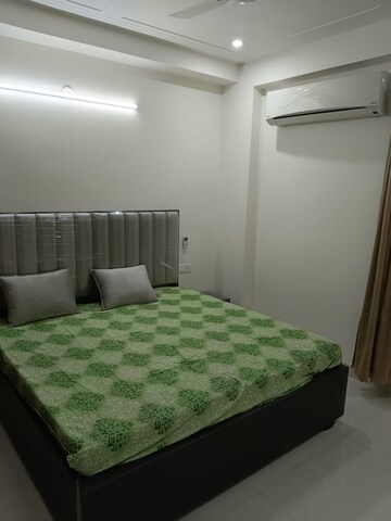 Bedroom in 3 BHK Builder Floor at Sector 43 – for Rent