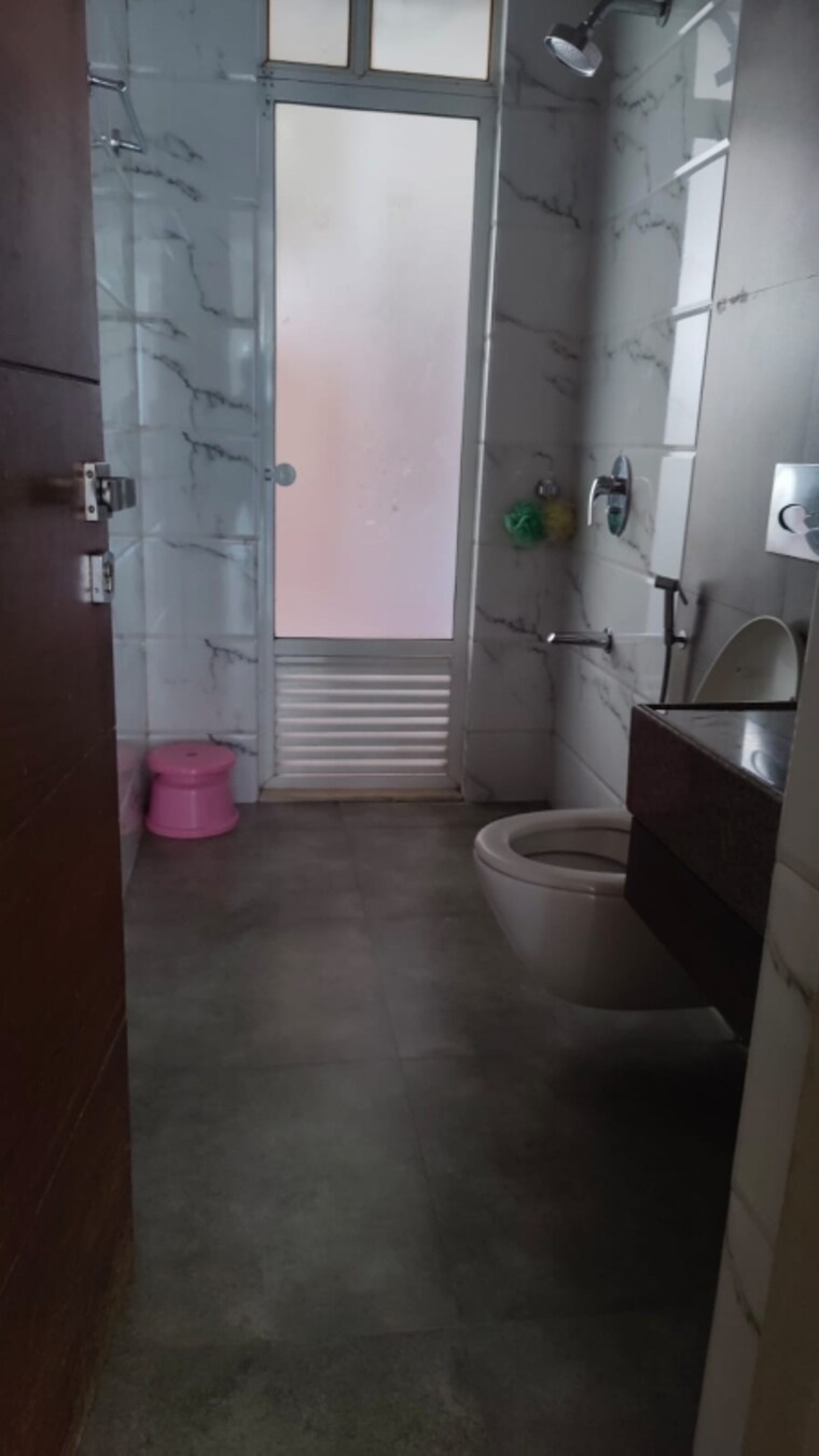 Bathroom, nahar-amrit-shakti-yvonne 2 Bedroom 950 Sq.Ft. Apartment In Chandivali Mumbai 8431025