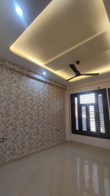 Bedroom in 3 BHK Builder Floor at Chhaproli Khadar – for Sale