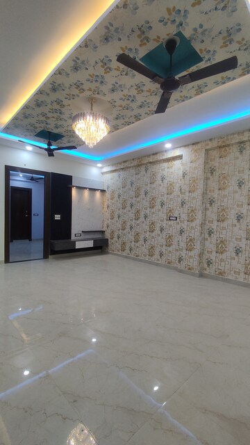 Room in 3 BHK Builder Floor at Chhaproli Khadar – for Sale