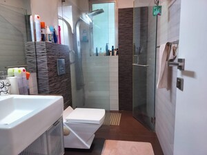 Bathroom in 3 BHK Apartment at Shyam Niwas CHS, Cumbala Hill – for Sale