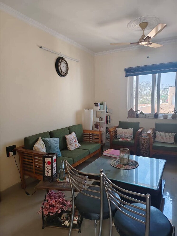 Living Room, rohini sector 8 2 Bedroom 52 Sq.Mt. Builder Floor In Rohini Sector 8 Delhi 8431090