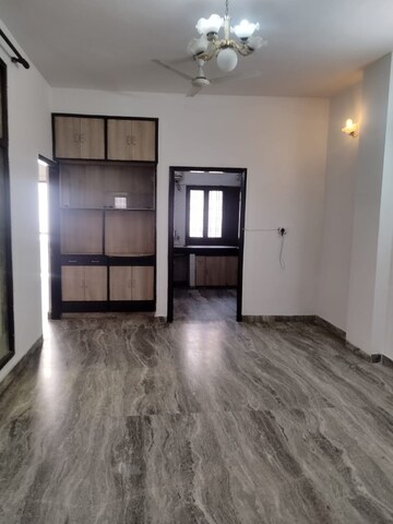 Room in 2 BHK Builder Floor at Sector 28 – for Rent