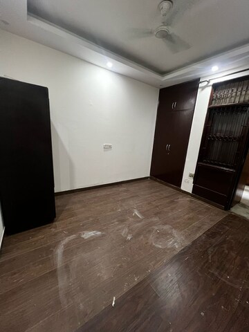 Room in 2 BHK Builder Floor at Sector 26 – for Rent