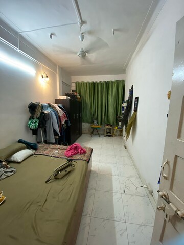 Room in 1 BHK Apartment at Khar West – for Rent