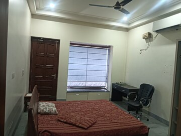 Room in 3 BHK Builder Floor at Gardenia Glory, Sector 46 – for Rent