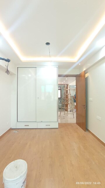 Room in 4 BHK Apartment at Vasant Kunj – for Rent