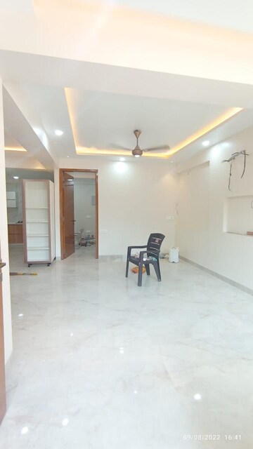Room in 4 BHK Apartment at Vasant Kunj – for Rent