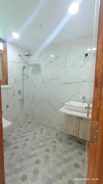 Bathroom in 4 BHK Apartment at Vasant Kunj – for Rent