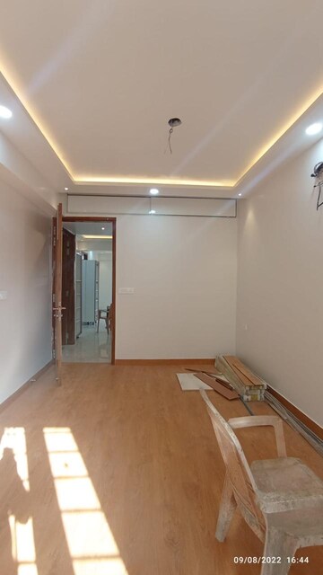 Room in 4 BHK Apartment at Vasant Kunj – for Rent