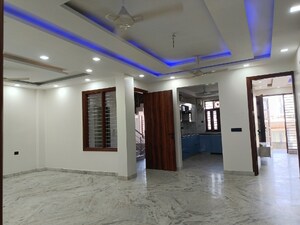 Parking in 3 BHK Builder Floor at RWA Residential Society Sector 46, Sector 46 – for Sale