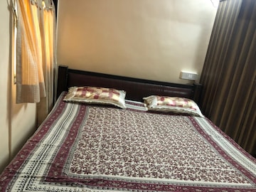 Bedroom in 2 BHK Apartment at Lokhandwala Complex, Andheri West – for Rent