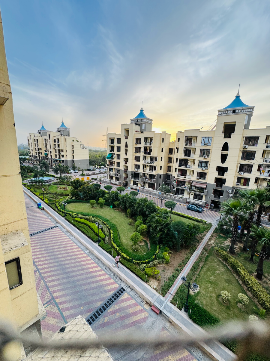 3.5 BHK + Servant Room,Extra Room Apartment For Sale in Purvanchal Heights