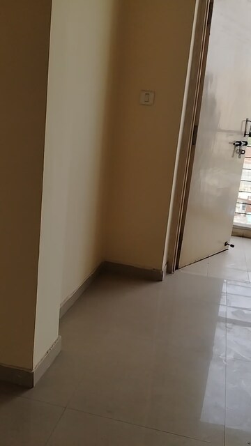 Room in 3 BHK Apartment at Omaxe Heights, Sector 86 – for Rent