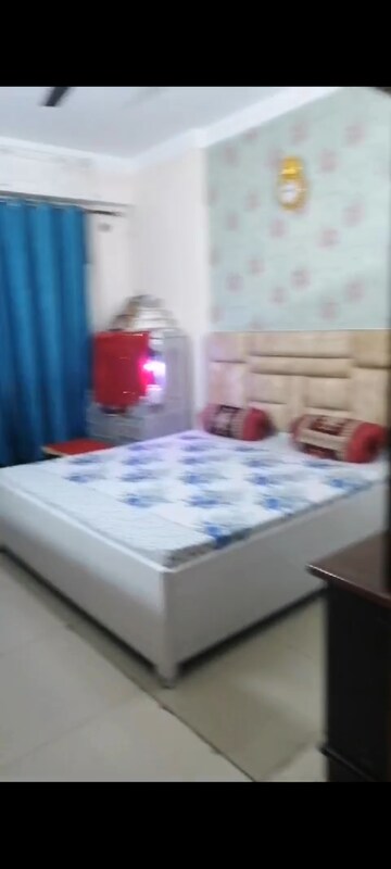 Bedroom in 3.5 BHK Apartment at Amrapali Platinum, Sector 119 – for Sale