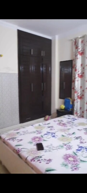 Bedroom in 3.5 BHK Apartment at Amrapali Platinum, Sector 119 – for Sale