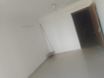 Room in 3 BHK Apartment at Omaxe R2, Gomti Nagar – for Rent
