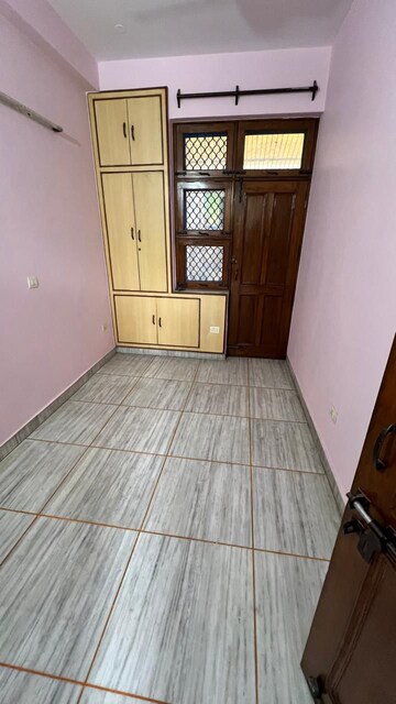 Room in 1.5 BHK Builder Floor at Sector 12 – for Rent