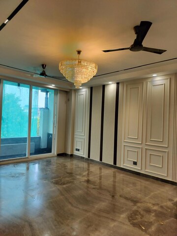 Room in 3 BHK Apartment at Greater Kailash I – for Rent