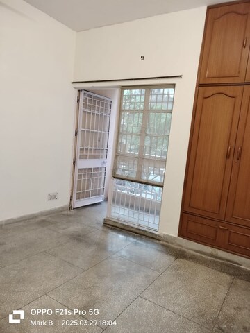 Room in 2 BHK Apartment at Vasant Kunj – for Rent