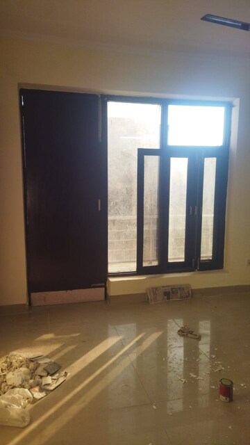 Room in 2 BHK Builder Floor at Paryavaran Complex – for Rent