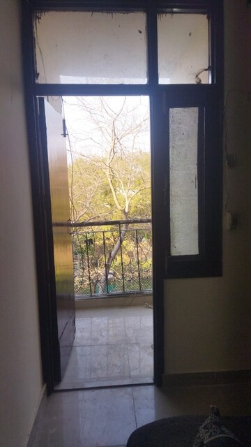Room in 2 BHK Builder Floor at Paryavaran Complex – for Rent
