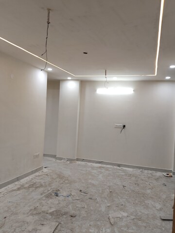 Room in 2 BHK Builder Floor at Paryavaran Complex – for Rent