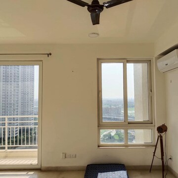 Room in 3 BHK Apartment at Puri Emerald Bay, Sector 104 – for Rent