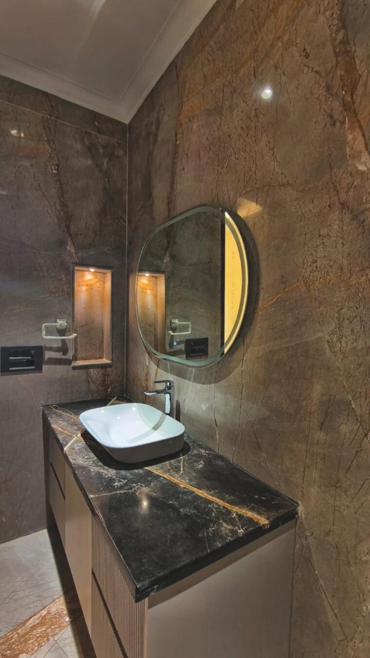 Bathroom, dera mandi 5 Bedroom 1000 Sq.Yd. Villa In Dera Mandi Delhi 8431735