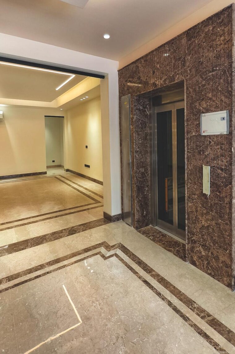 Exterior View, dera mandi 5 Bedroom 1000 Sq.Yd. Villa In Dera Mandi Delhi 8431735