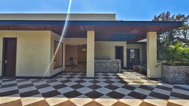 Exterior View, dera mandi 5 Bedroom 1000 Sq.Yd. Villa In Dera Mandi Delhi 8431735